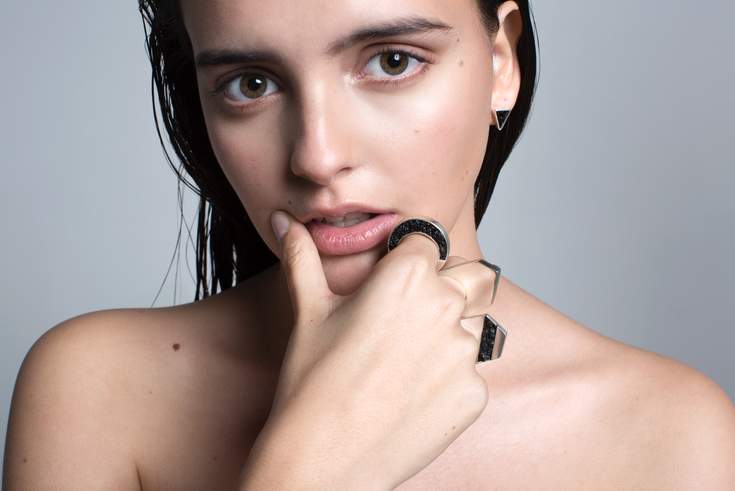 Anillo Geométrico Redondo - CARBONO14