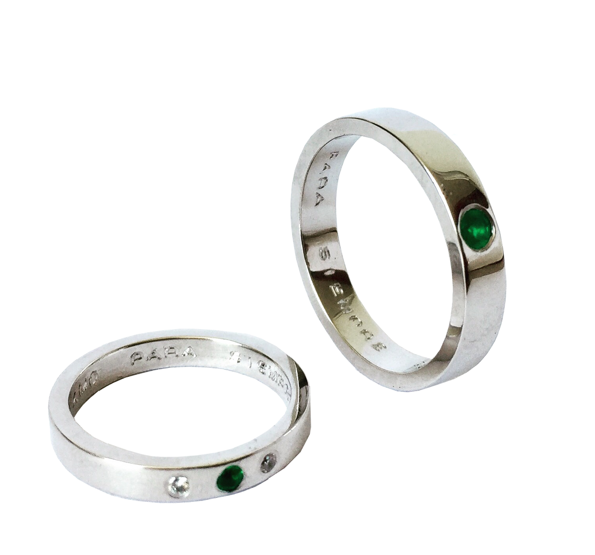 Argollas Planas en Oro Blanco con piedras ZURDA