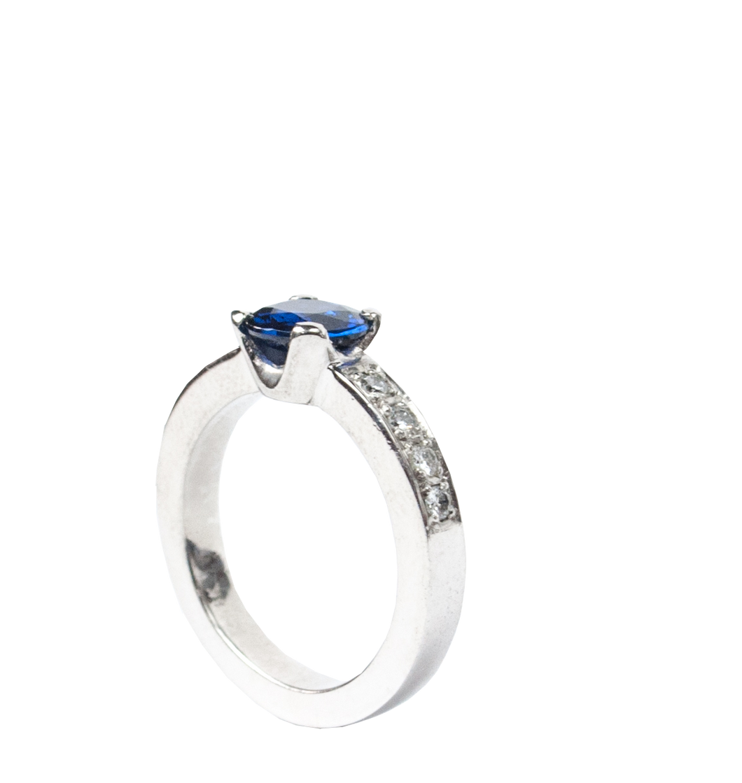 Solitario Zafiro Azul + Diamantes