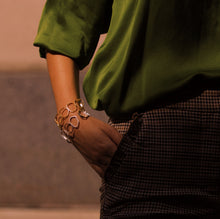Cargar imagen en el visor de la galería, SALAR - Brazalete Oro