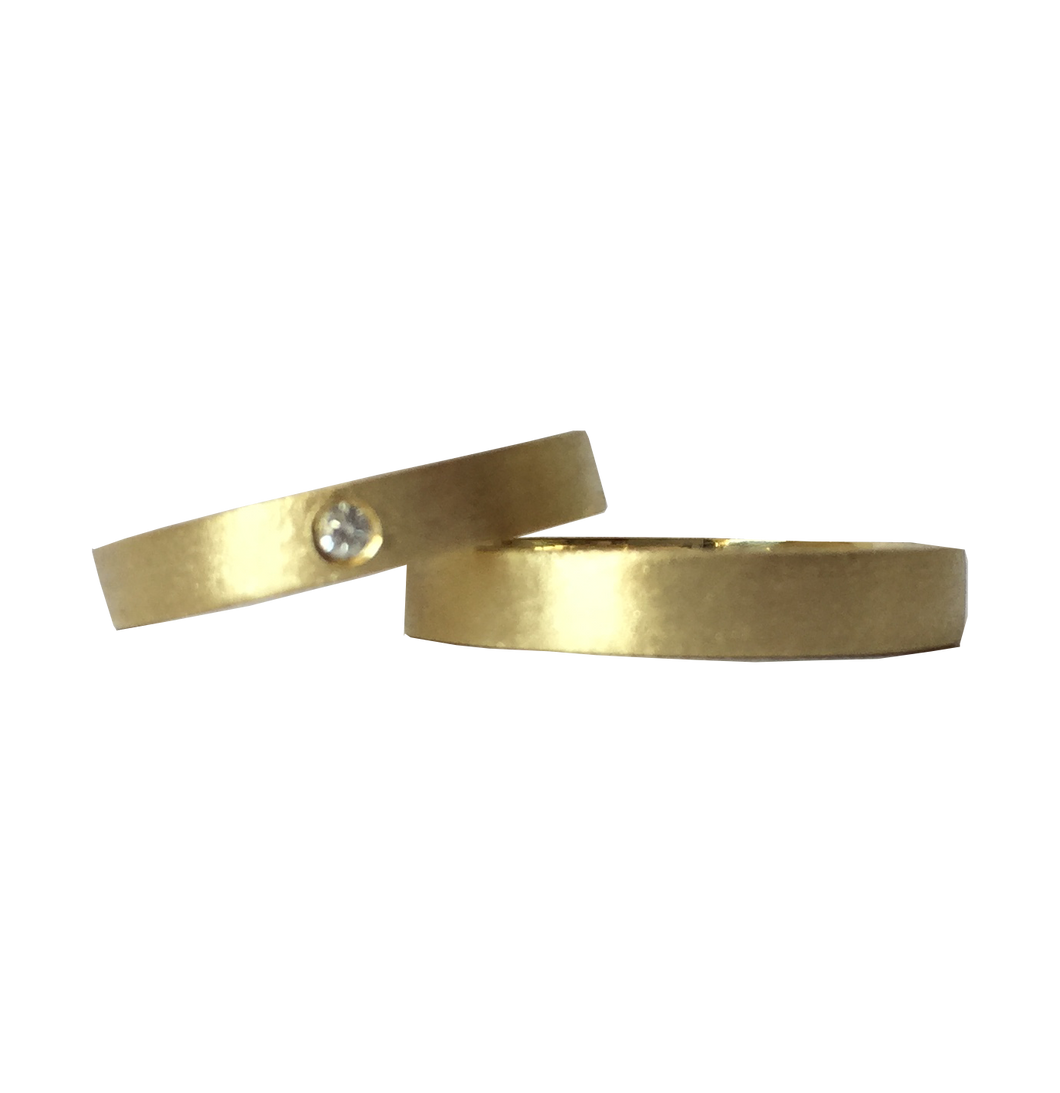 Argollas Corte Plano en Oro Amarillo 18k con diamante.