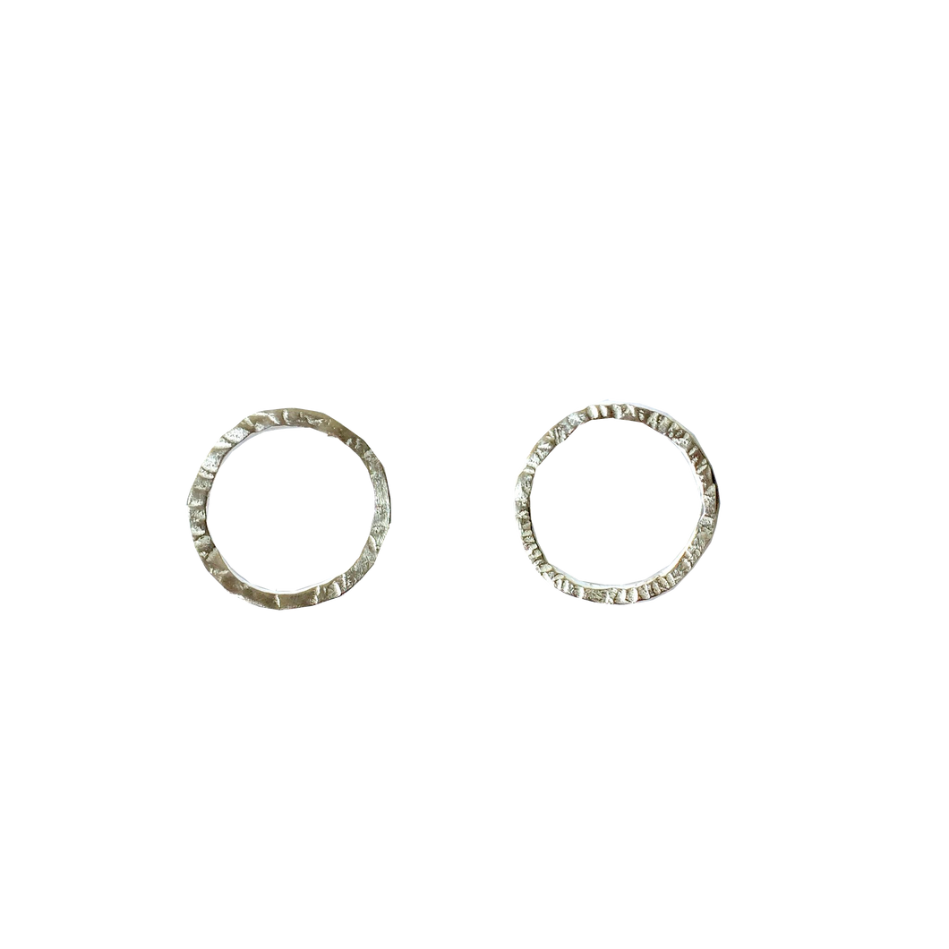 MINIMAL GOLD - Aros círculo mediano forjado en plata