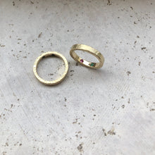 Cargar imagen en el visor de la galería, Argollas Corte Plano Forjadas en Oro amarillo 18k