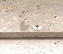 Cargar imagen en el visor de la galería, MINIMAL GOLD - Aros corazón
