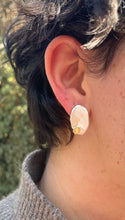 Cargar imagen en el visor de la galería, Rumi Quri - Aros con Roca pequeña