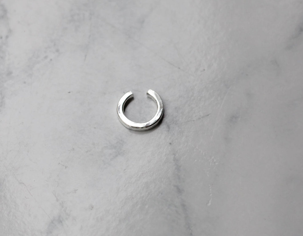 Solum - Argolla Pequeña Earcuff Plata